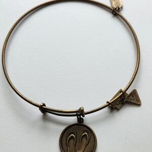 Chic Gold-Tone Charm Bracelet with Flip-Flop Pendant